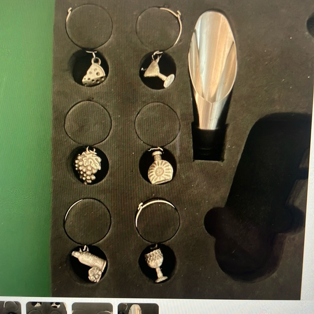 Seven piece wine, accessories, set charms and pourspout